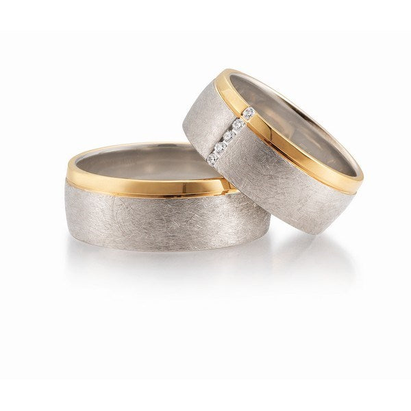 Unikke Gerstner vielsesringe i 14 karat hvidguld med mat overflade og rosaguld kant med fem diamanter – 8 mm bredde.